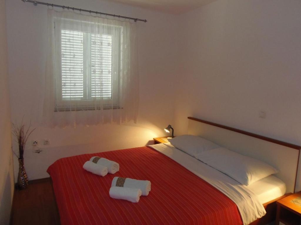 Apartment in Dramalj with sea view, balcony, air conditioning, WiFi 4623-8 tesisinde bir odada yatak veya yataklar