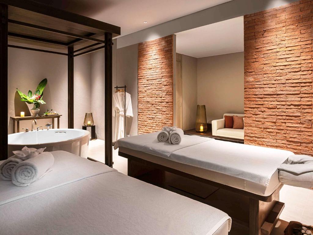 Postel nebo postele na pokoji v ubytování Pullman Khao Lak Resort