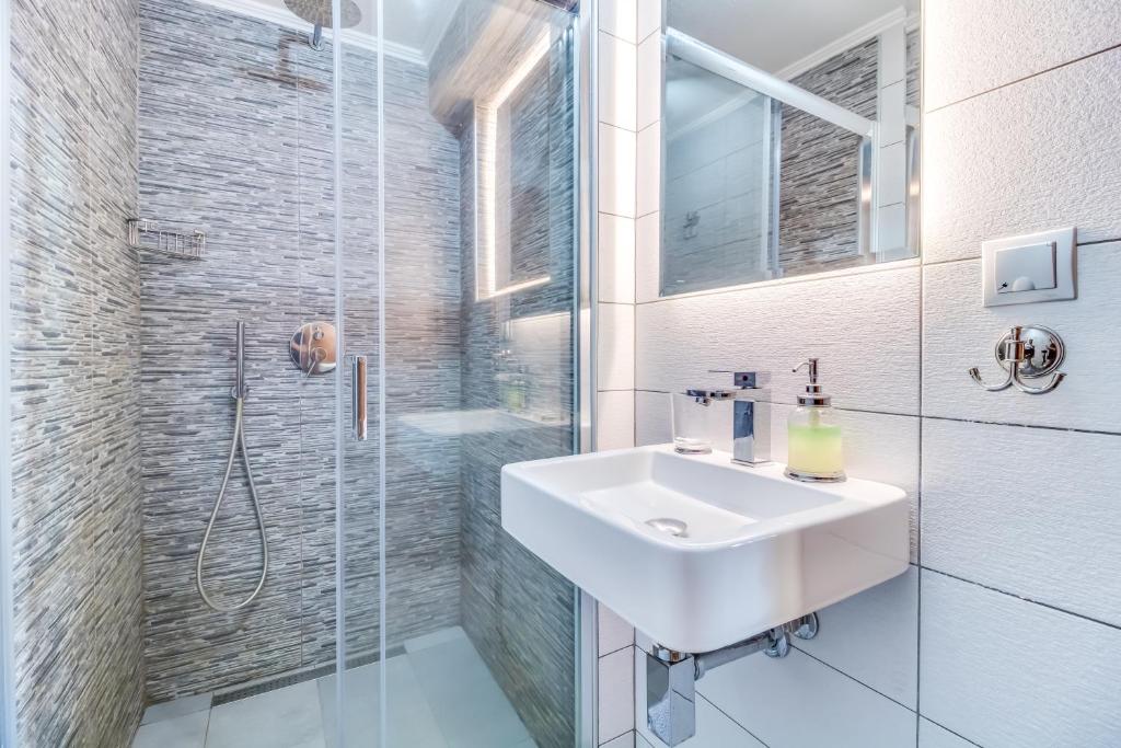 A bathroom at Seaview Villas