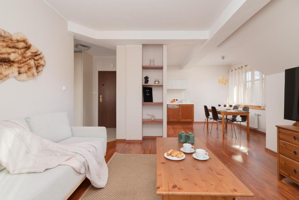 Televízia a/alebo spoločenská miestnosť v ubytovaní Kaszelewskiego Apartment Zakopane by Noclegi Renters