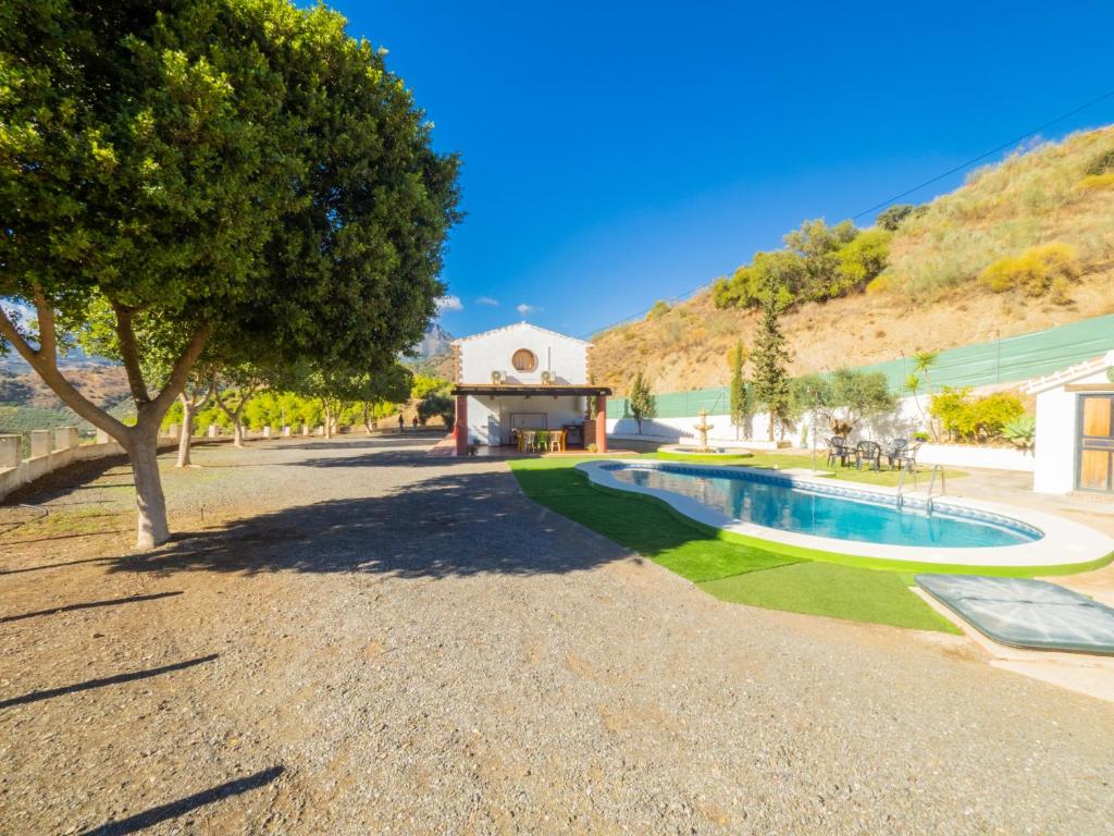 The swimming pool at or close to Cubo's Finca La Curva