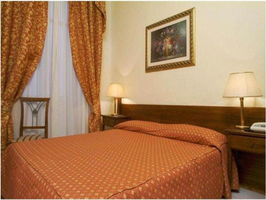 Postel nebo postele na pokoji v ubytování Hotel Nizza