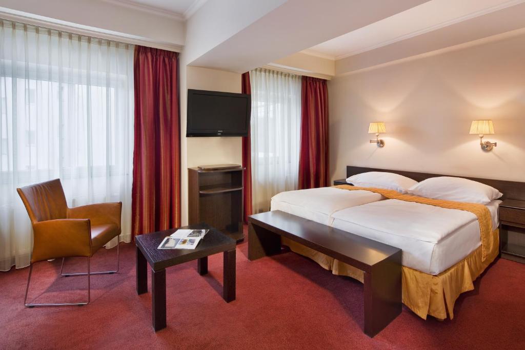 Postel nebo postele na pokoji v ubytování Imperial Hotel Ostrava