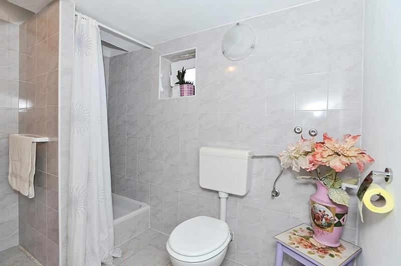 Kúpeľňa v ubytovaní Apartment in Poljana with sea view, terrace, air conditioning, WiFi 3617-2