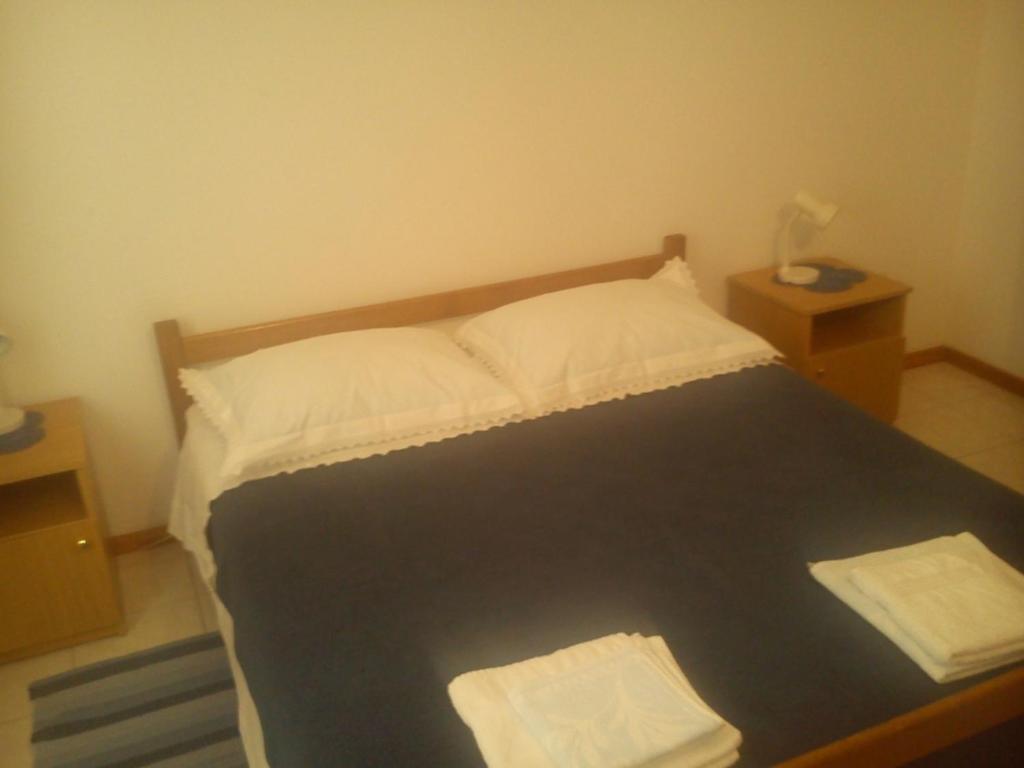 Posteľ alebo postele v izbe v ubytovaní Apartment in Hvar town with sea view, balcony, air conditioning, WiFi 3615-1