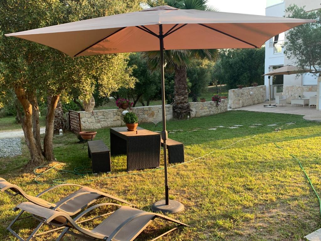 Vonkajšia záhrada v ubytovaní Villa Evita Garden Floor Suite
