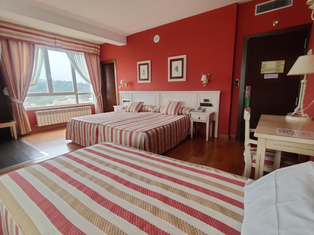 Postel nebo postele na pokoji v ubytování Hotel Leonor Mirón