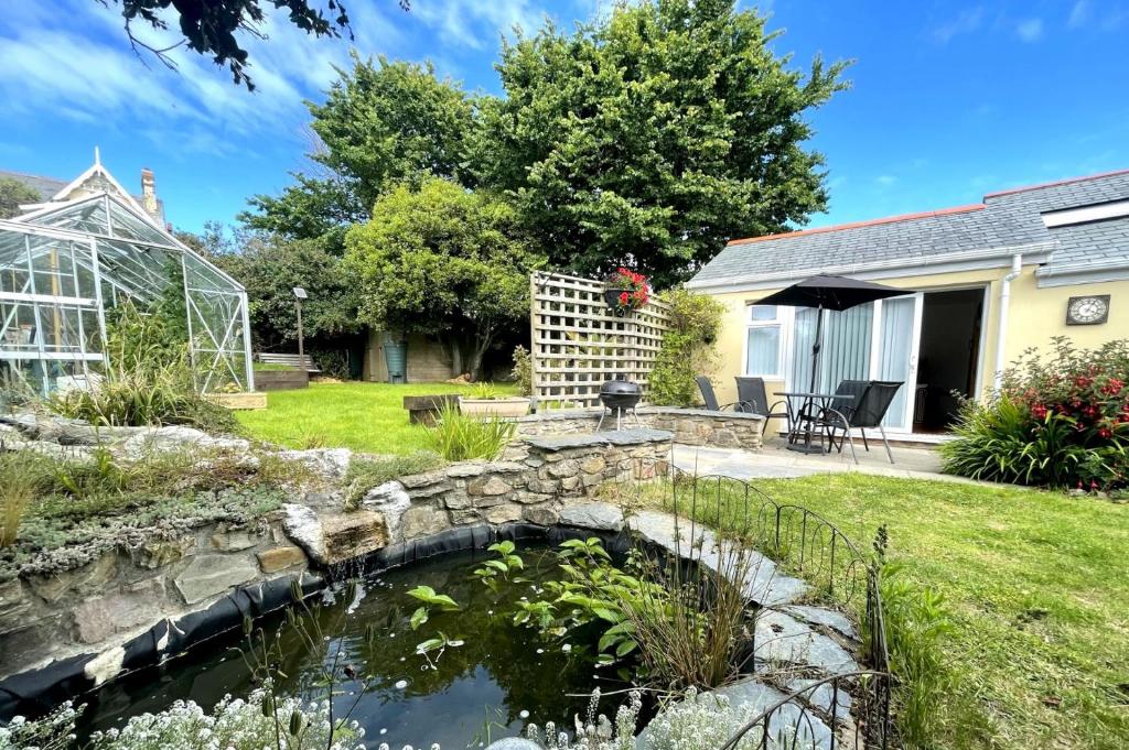 CROYDE WONKY COTTAGE 1 Bedroom - Housity