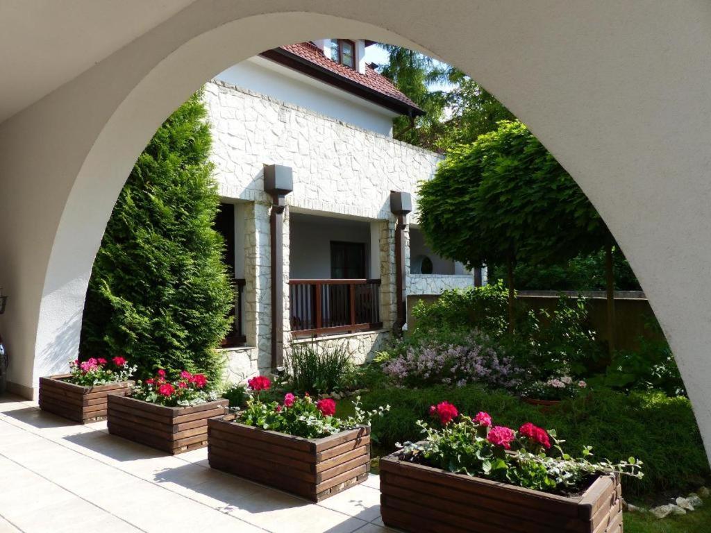 Ogród w obiekcie Apartamenty Przytulny - Pod Aniołem