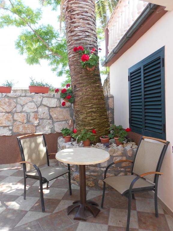 Patio alebo iná vonkajšia časť ubytovania Studio apartment in Privlaka with balcony, air conditioning, WiFi 878-2