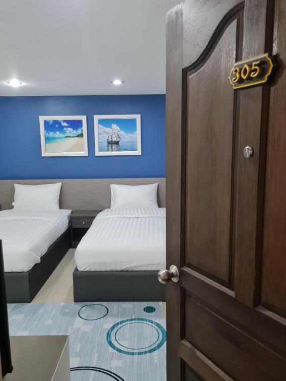 Postel nebo postele na pokoji v ubytování Poonsuk Place Hotel