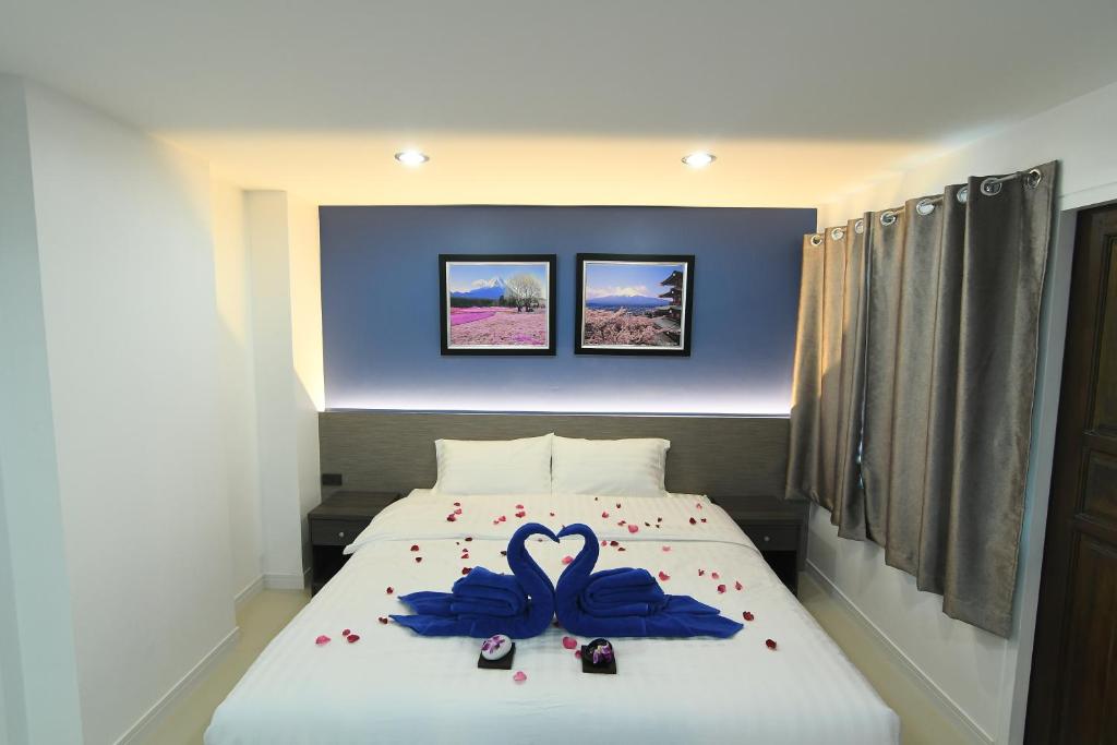 Postel nebo postele na pokoji v ubytování Poonsuk Place Hotel