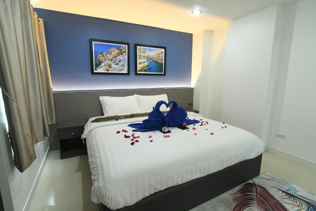 Postel nebo postele na pokoji v ubytování Poonsuk Place Hotel