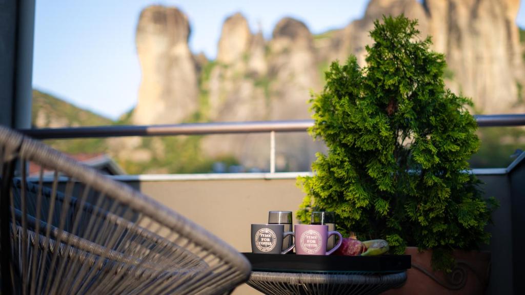 Rock State View - Unique Overlooking Meteora Flat - Housity