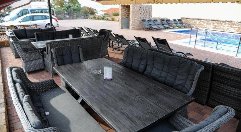 Basen w obiekcie Apartment in Novalja with sea view, terrace, air conditioning, WiFi 3565-12 lub w pobliżu