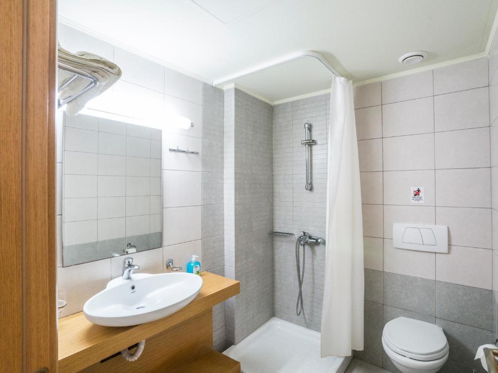 Athina Beach Hotel - 3