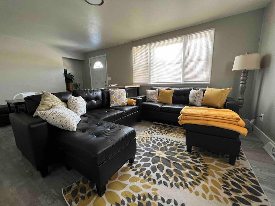 Classic 2-bedroom in Central Billings - Housity