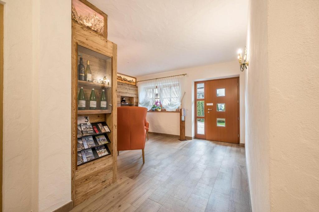 Knihovna v apartmánu