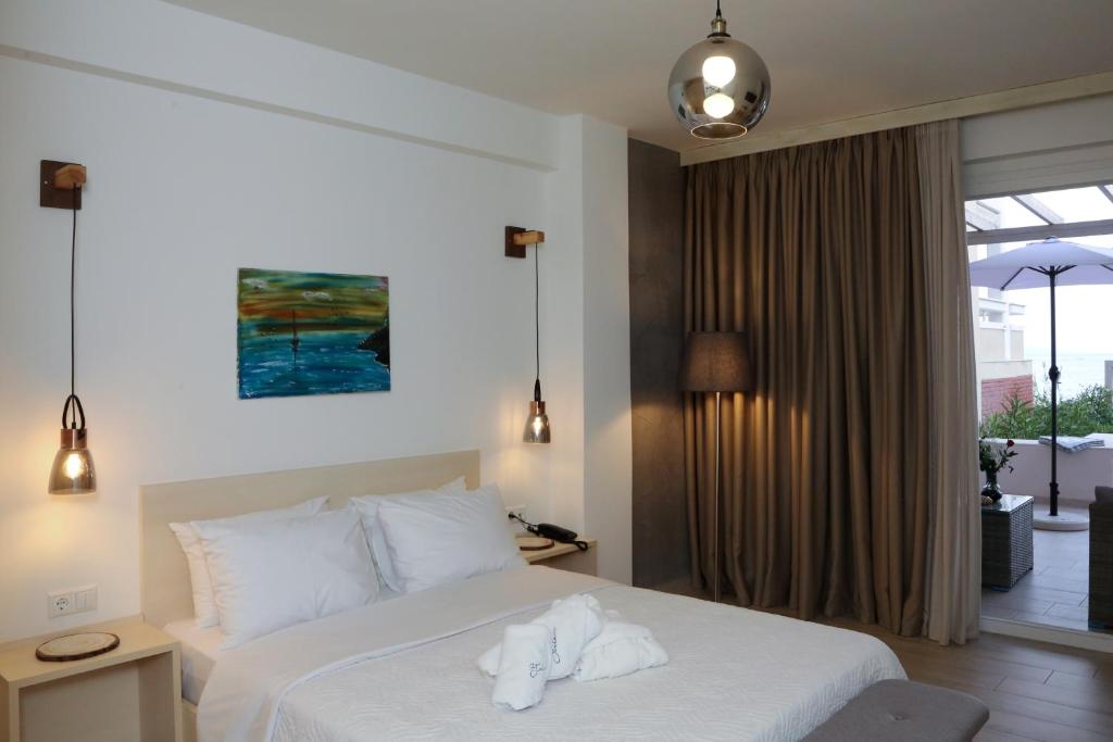 Postel nebo postele na pokoji v ubytování Steleni Seaside Apartments