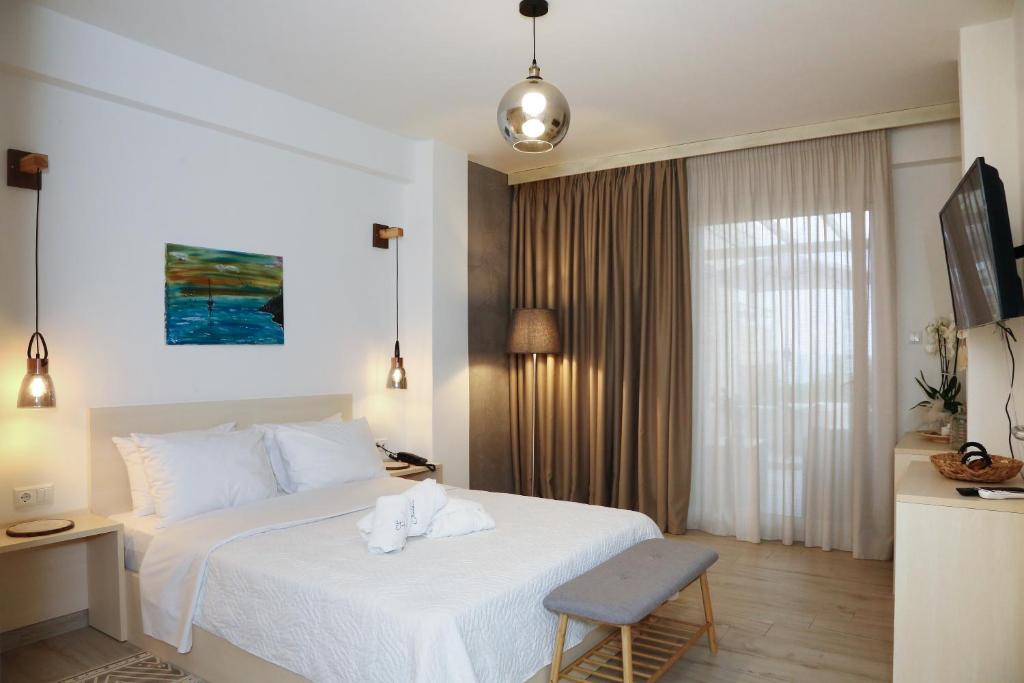 Postel nebo postele na pokoji v ubytování Steleni Seaside Apartments