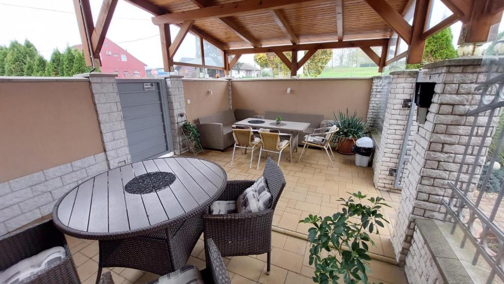 A patio or other outdoor area at Fáraó vendégház