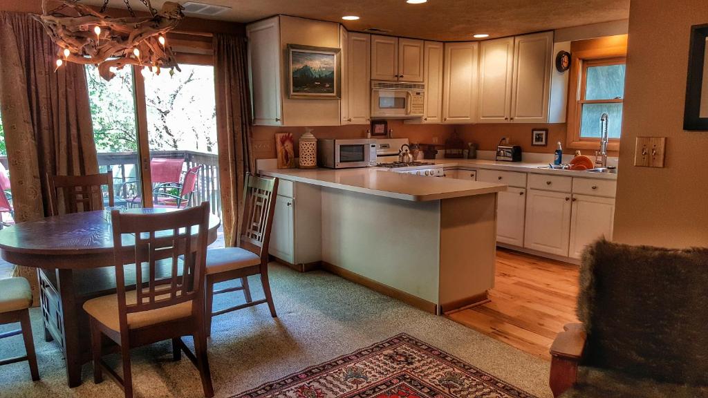 New listing! ON 62acre Broad Ripple park/ less than a mile from Broad