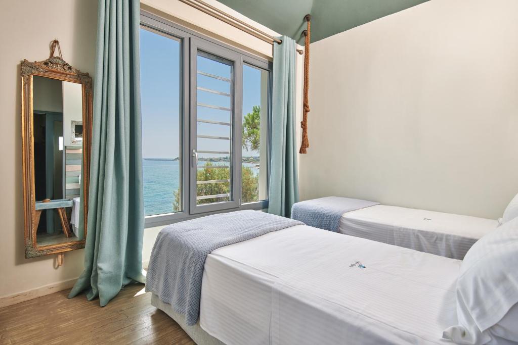 Posteľ alebo postele v izbe v ubytovaní Paradisso Beach Villas