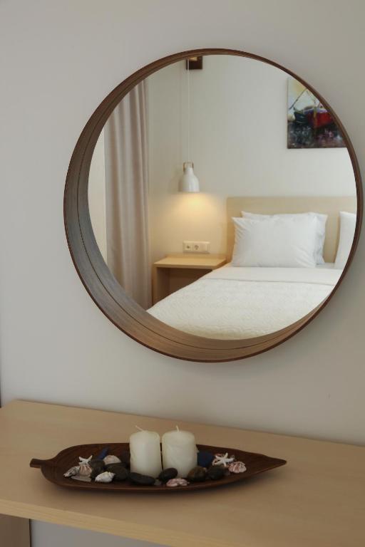 Postel nebo postele na pokoji v ubytování Steleni Seaside Apartments