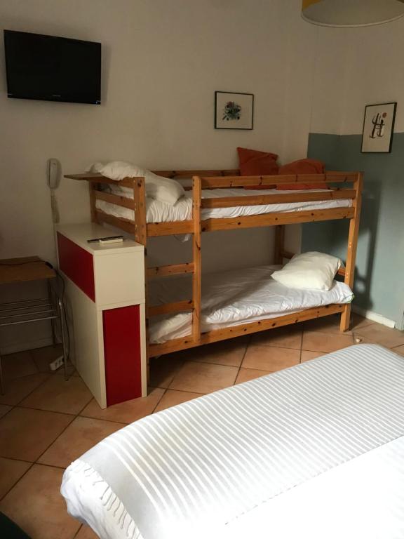 hôtel la tour des fées - Habitación Cuádruple Con Ducha