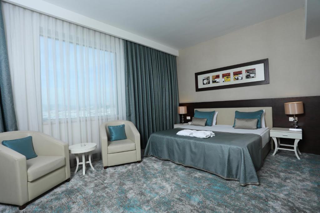 A bed or beds in a room at Baia Bursa Hotel