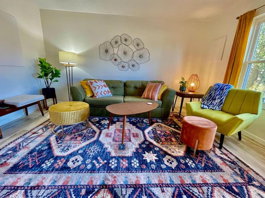 Fresh and Spacious 1 Bedroom in South Knox - Housity
