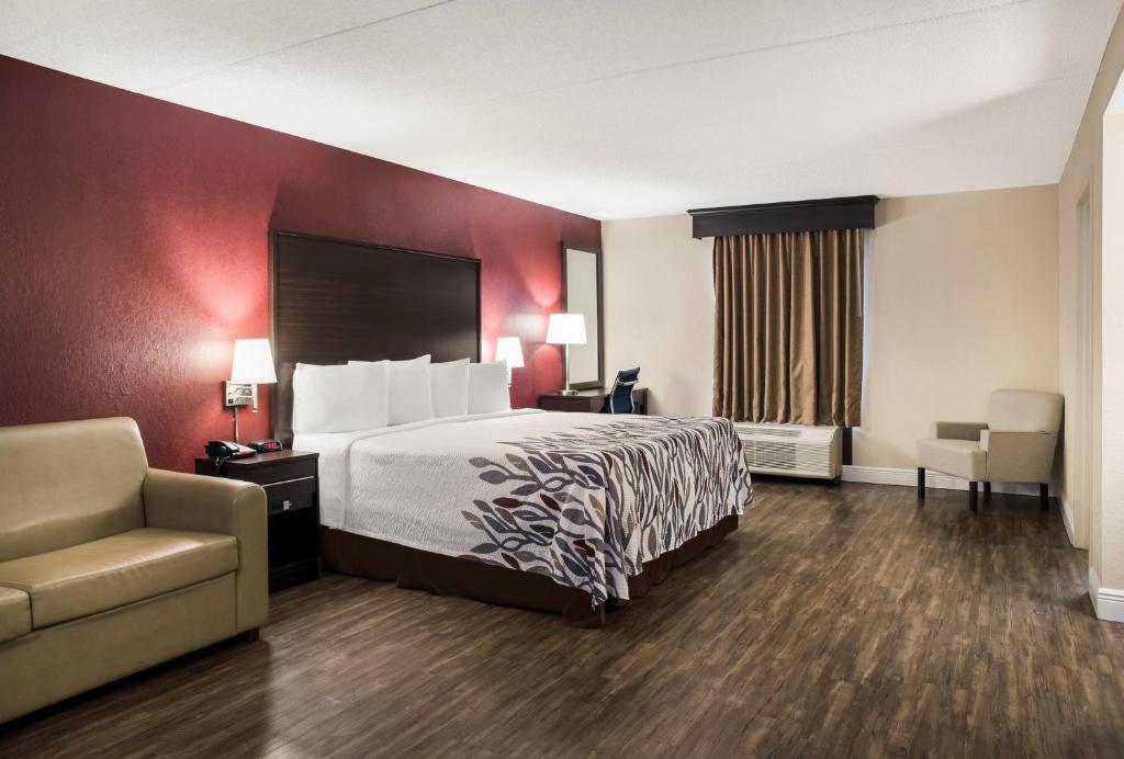 Red Roof Inn Tupelo - 
