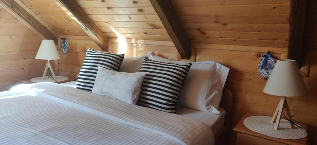 Postel nebo postele na pokoji v ubytování Lodge House Tara