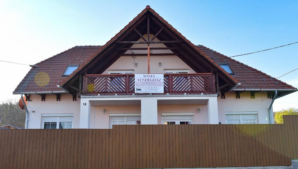 Budynek, w którym mieści się pensjonat
