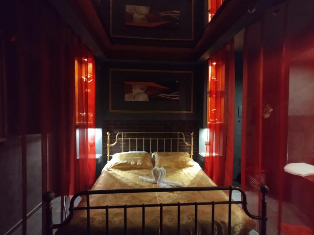 Un pat sau paturi într-o cameră la AFFITTACAMERE LA QUIETE