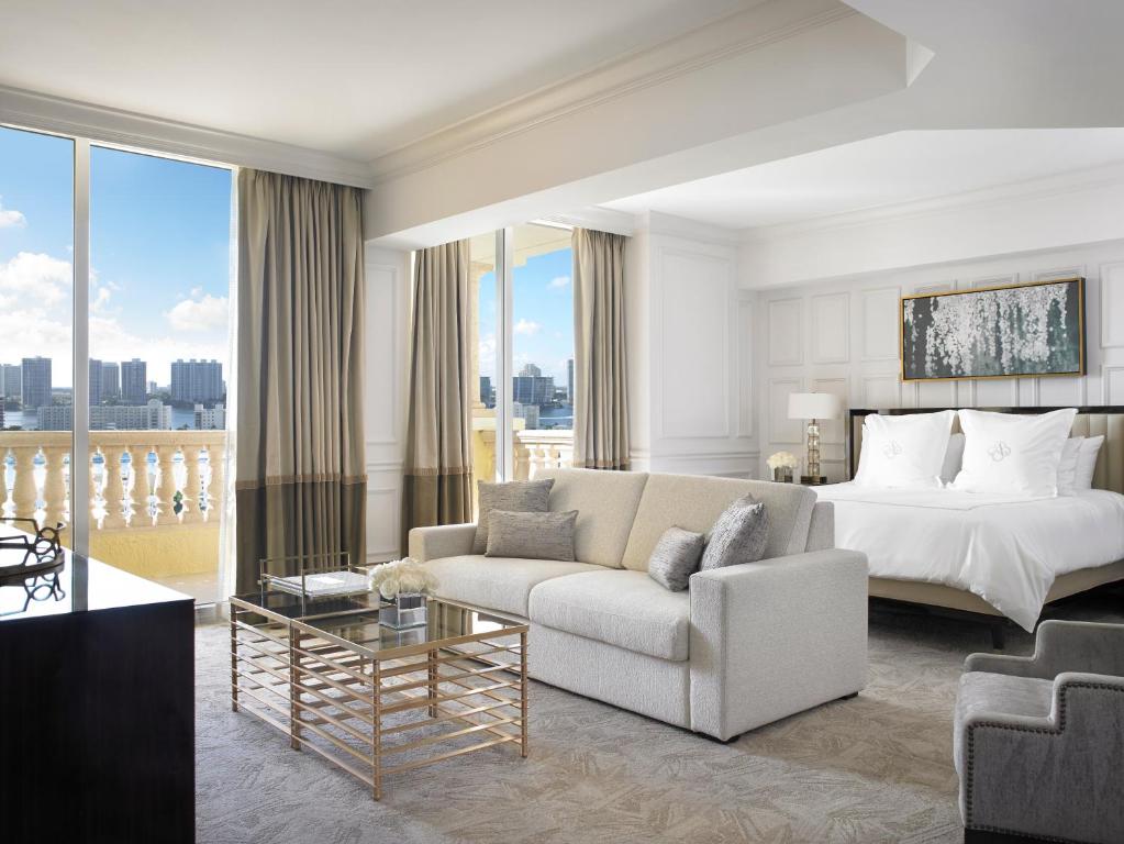 Posezení v ubytování Acqualina Resort and Residences