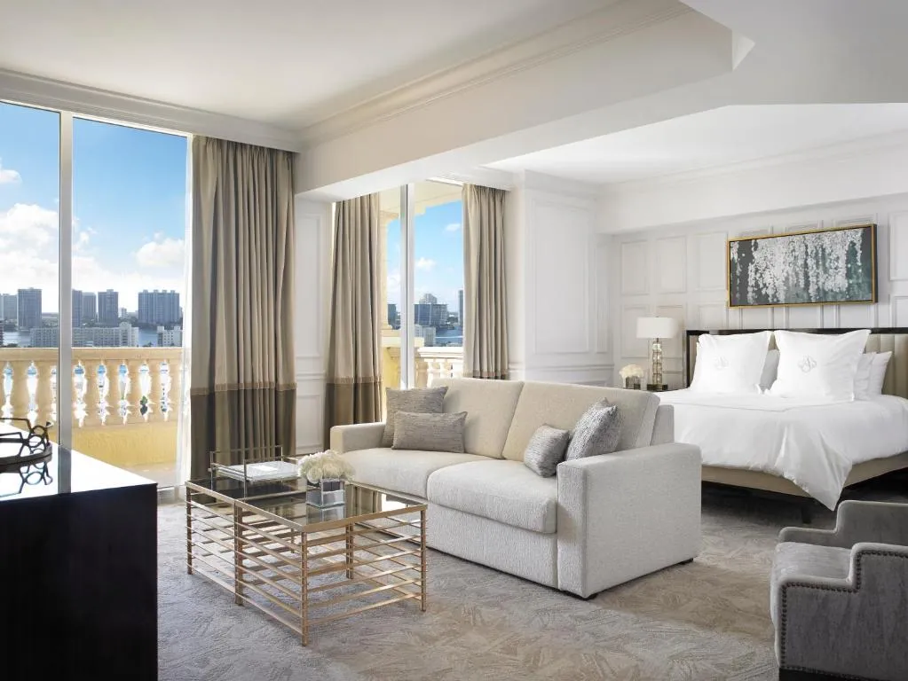 Deluxe King Room with City View