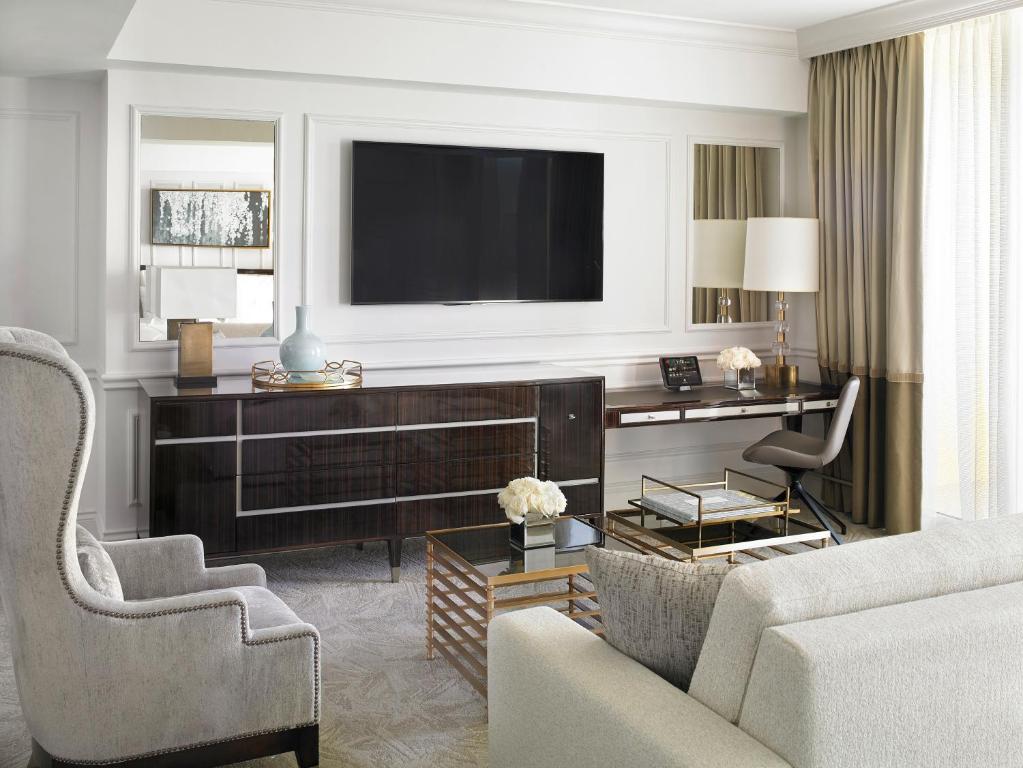 Acqualina Resort and Residences - Deluxe King Room With City View - No Resort Fee