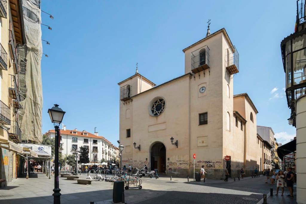 The building in which Az apartmant is located