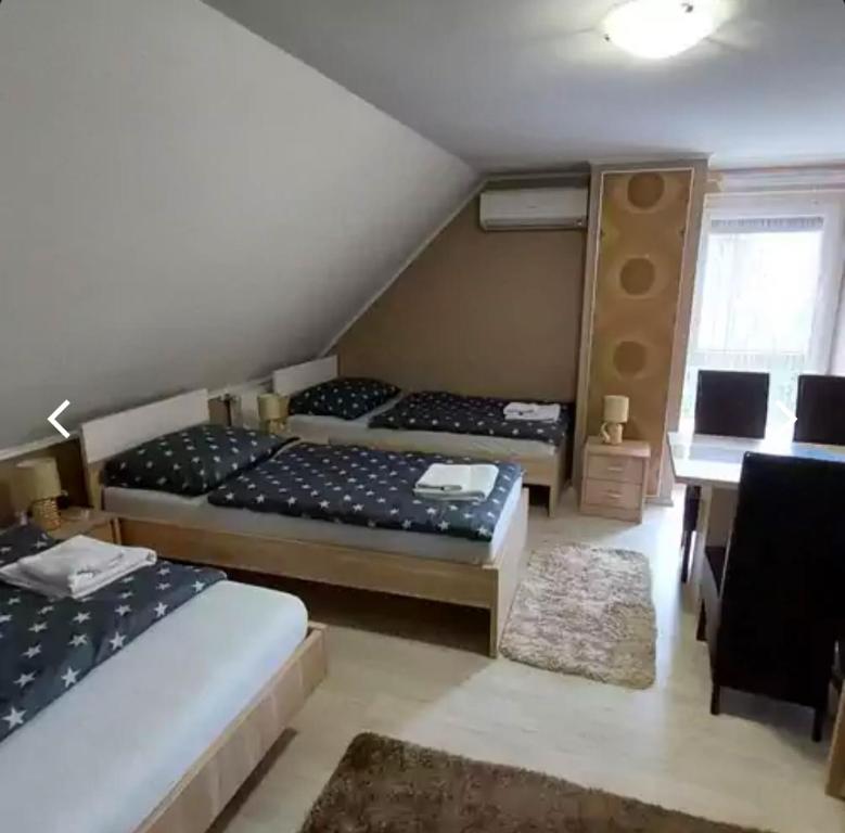 A bed or beds in a room at Fáraó vendégház