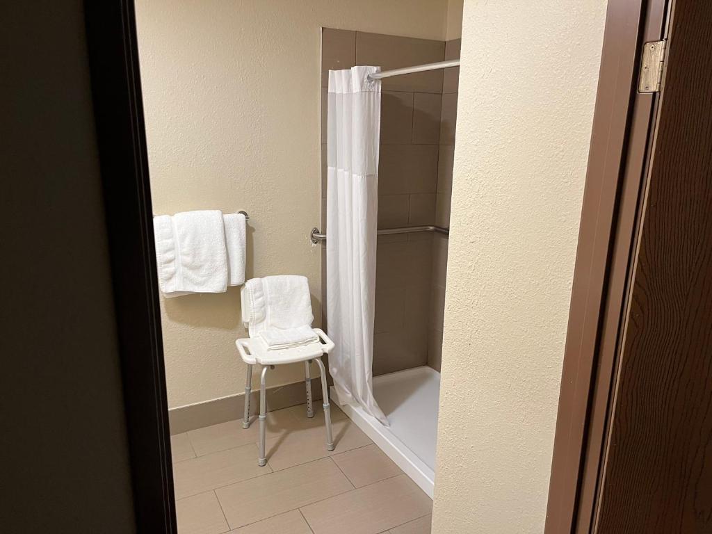 Wingate by Wyndham Clearfield photo