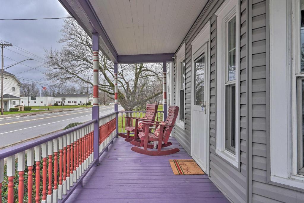 A balcony or terrace at Charming Home with BBQ 9 Mi to Chautauqua Lake!