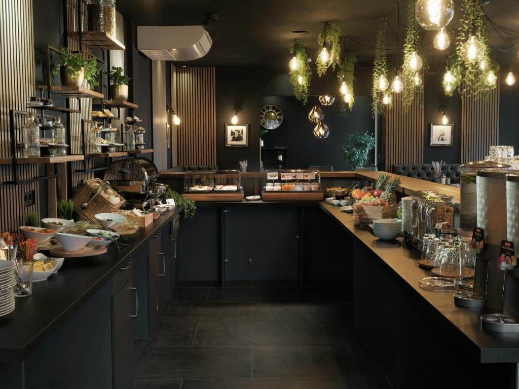 THE ROOMS - Hotel & House - Resim 8