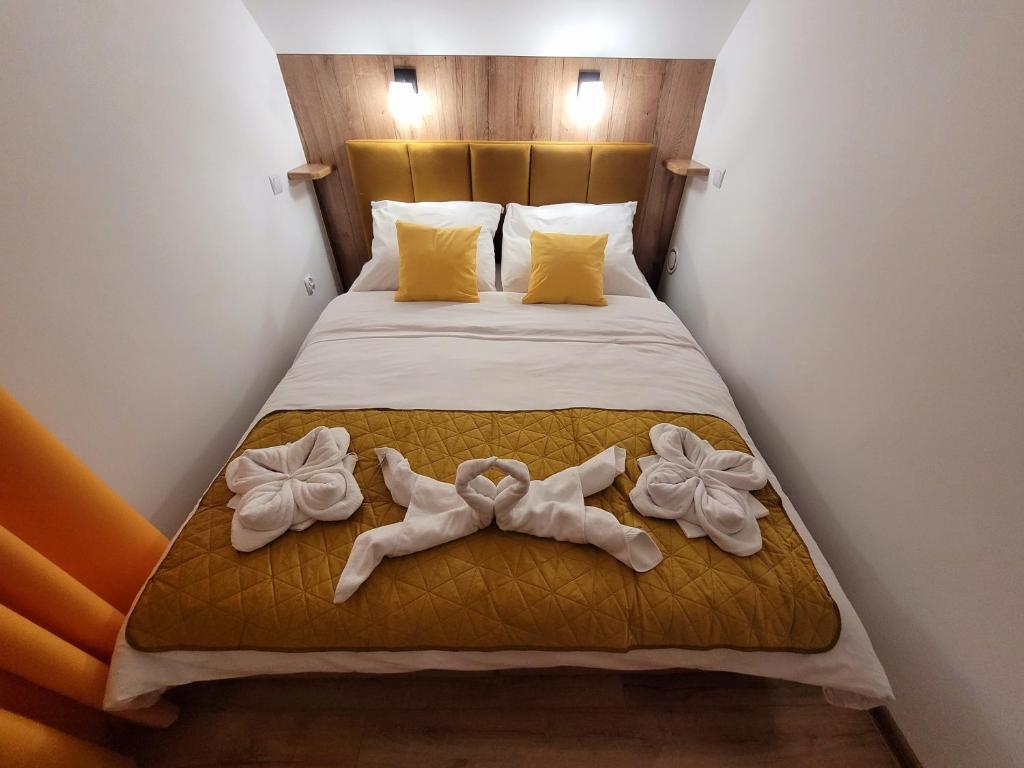 Posteľ alebo postele v izbe v ubytovaní Urocza Kryjówka ze SPA