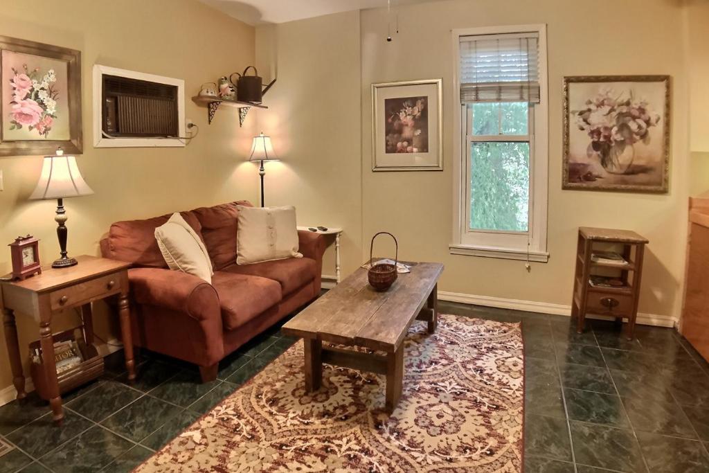 a living room with a couch and a table at Harken Lodge in Eureka Springs