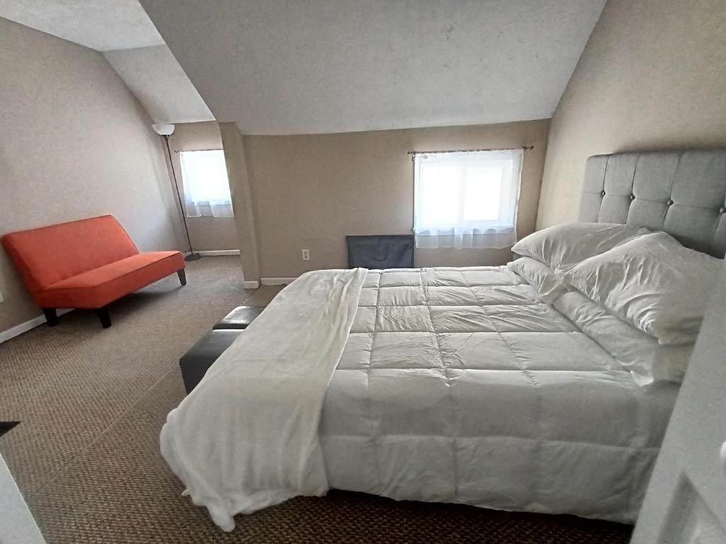 Cozy Updated 3-BR apartment near Peace Bridge photo