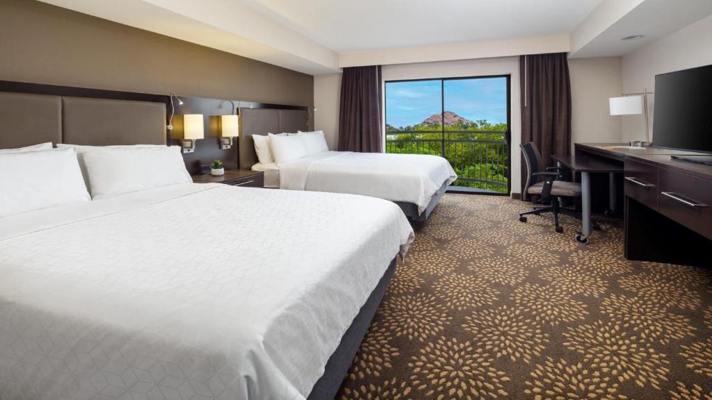 Holiday Inn and Suites Phoenix Airport North, an IHG Hotel - 