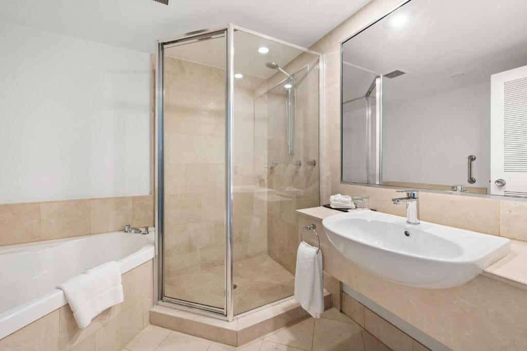 Crowne Plaza Surfers Paradise by IHG - Resim 42