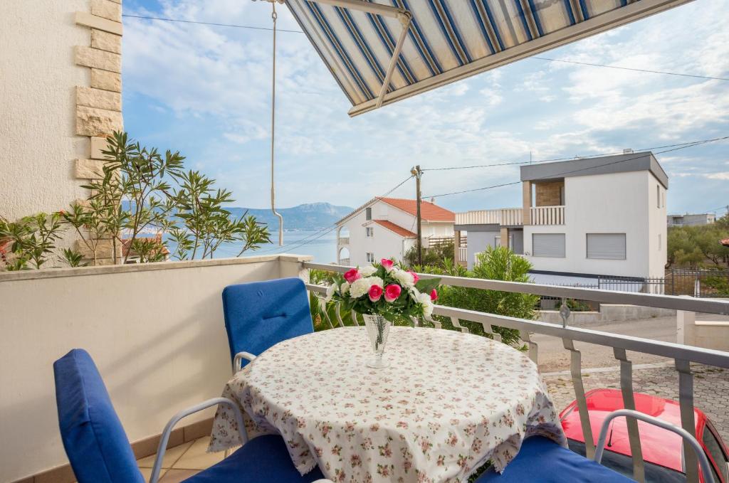 Balkón nebo terasa v ubytování Apartments by the sea Slatine, Ciovo - 13298