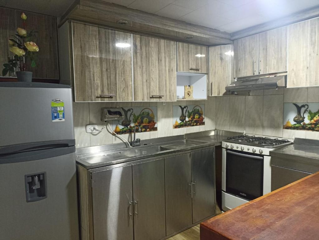 Una cocina o kitchenette en 201 Hermoso apartamento con ubicación cercana al aeropuerto